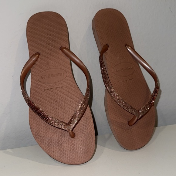 Havaianas Glittery Slim Ballet Rose/Golden Blush Flip Flop Sandals - Picture 12 of 14